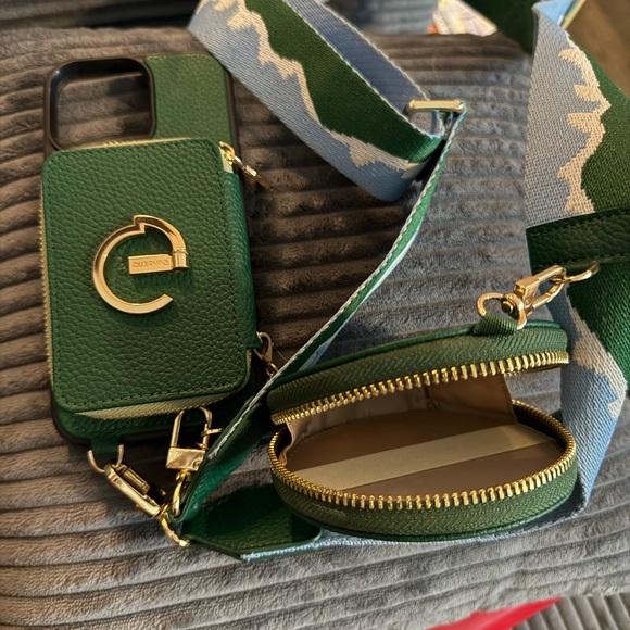 Custype Green Crossbody Phonecase with wireless charging! Super cute! - Picture 5 of 8